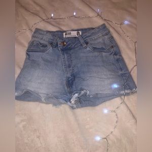 light wash blue shorts 💙